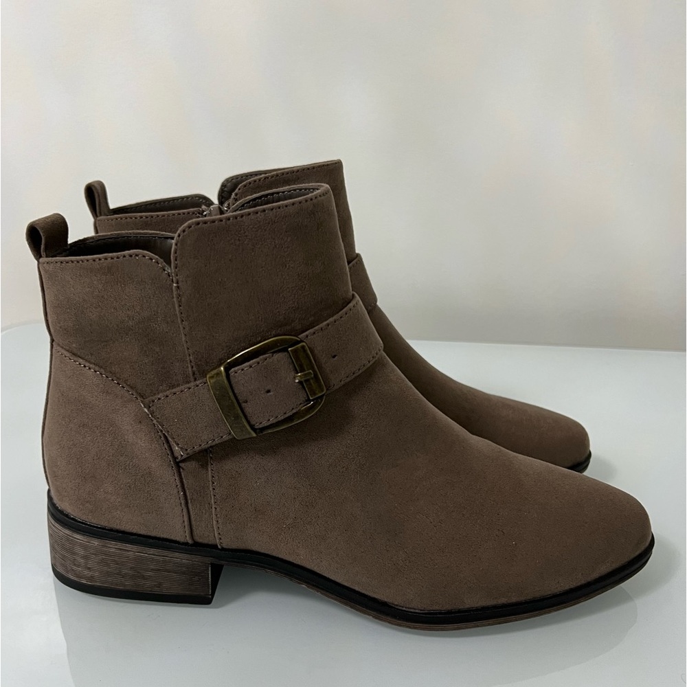 NIB -Bamboo Play-14S Women Taupe Faux Suede Ankle Boots size 8